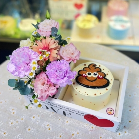 Set bánh và hoa tươi hài hước