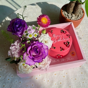 Set bánh và hoa tone đỏ