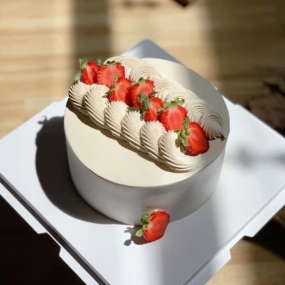 BÁNH KEM DÂU TÂY ĐƠN GIẢN CHO PHỤ NỮ