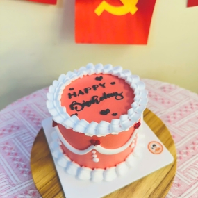 Bánh kem tone đỏ cute 