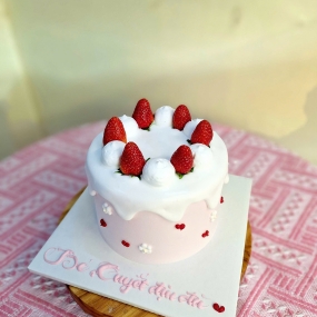 Bánh kem tone hồng mix dâu cute 
