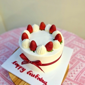 Bánh kem mix dâu tây ngon cute tặng người thương