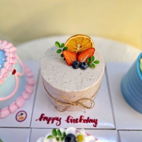 Bánh kem orio ít ngọt decor đơn giản tặng ba