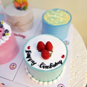 Bánh kem tươi decor dâu ngọt ngào dễ thương tặng mẹ